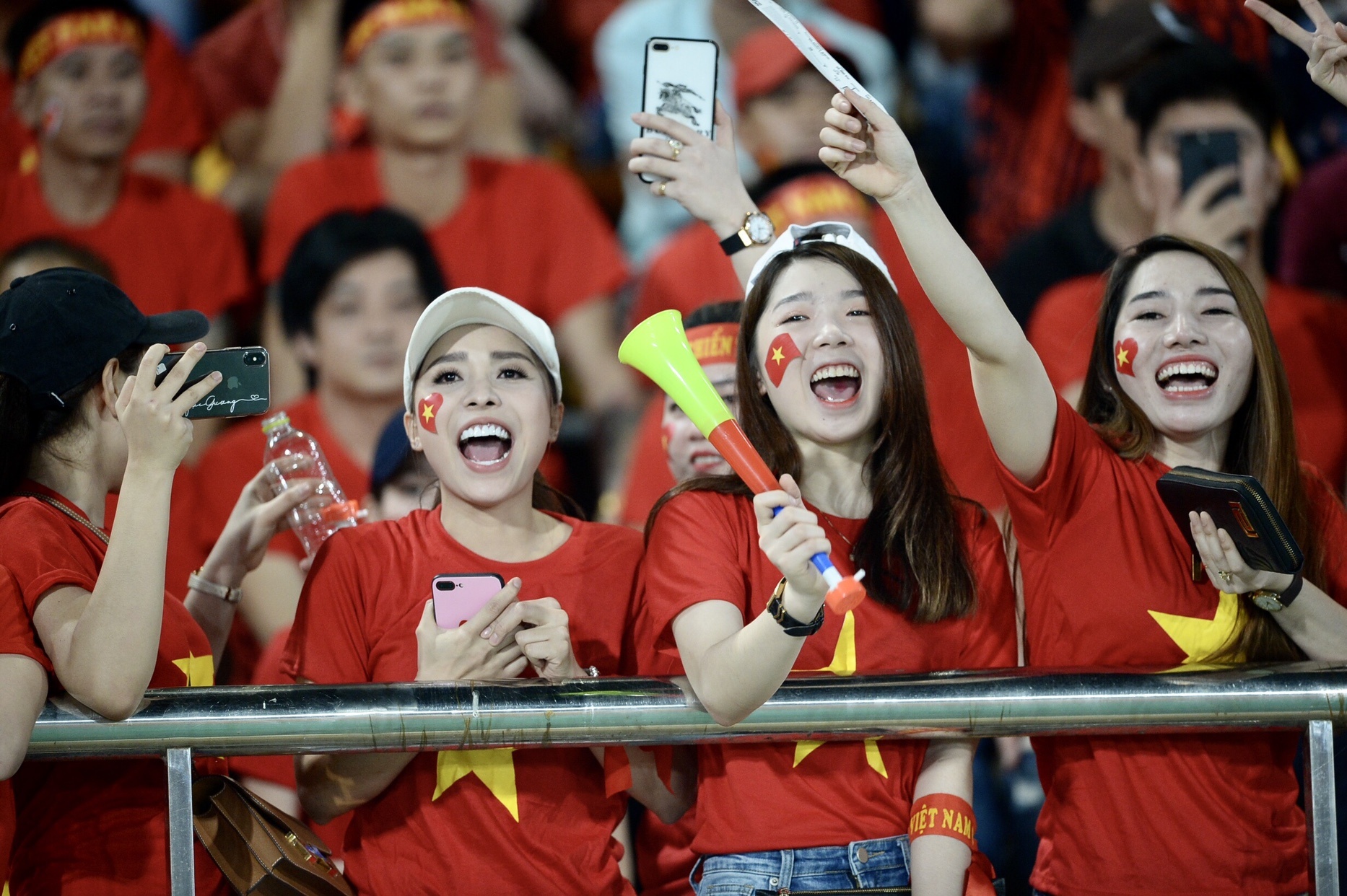 Đội tuyển Việt Nam, AFF Cup 2018, Lào vs Việt Nam, cổ động viên ảnh 7 Doi tuyen Viet Nam, AFF Cup 2018, Lao vs Viet Nam, co dong vien anh 7