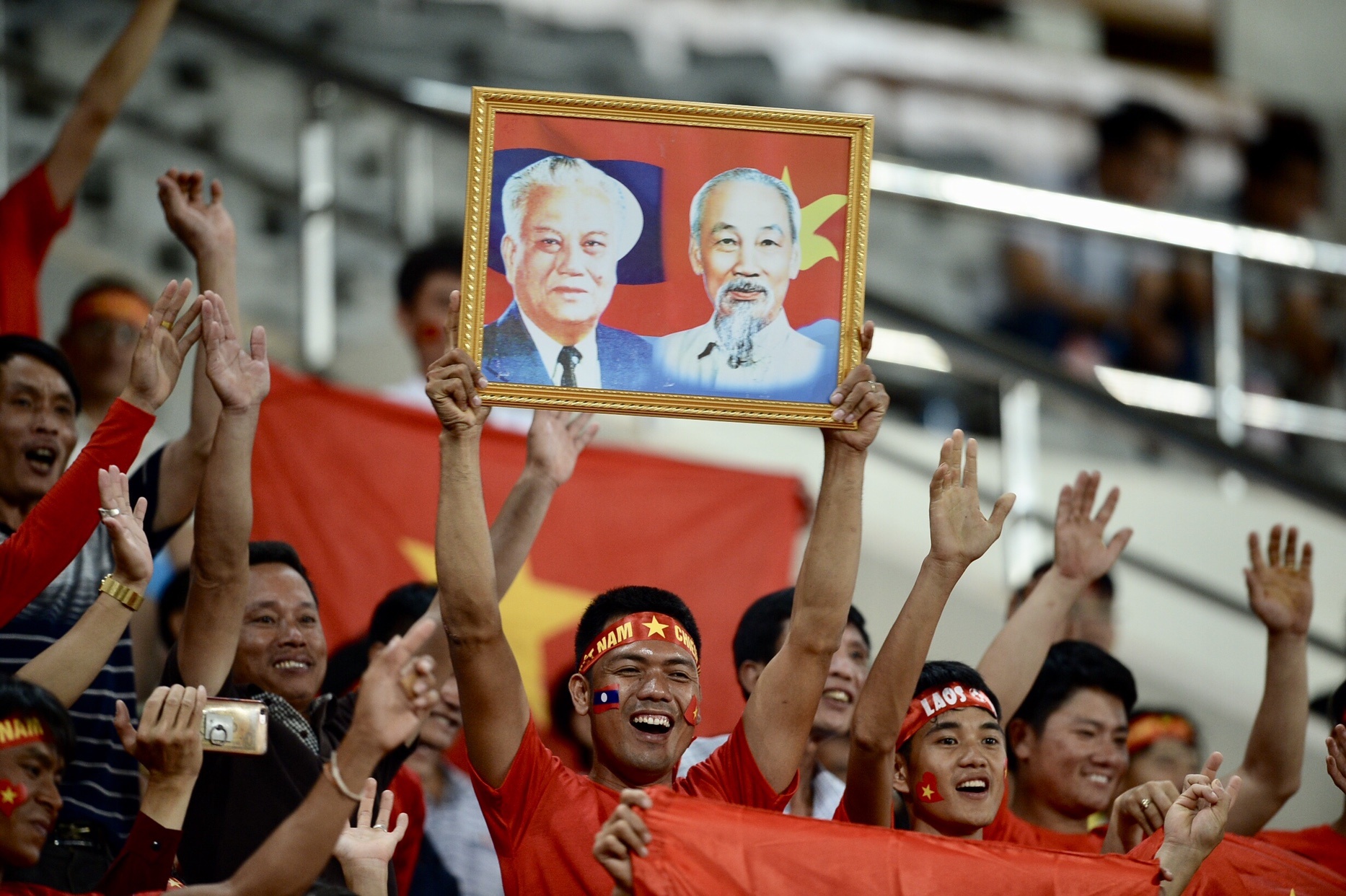 Đội tuyển Việt Nam, AFF Cup 2018, Lào vs Việt Nam, cổ động viên ảnh 2 Doi tuyen Viet Nam, AFF Cup 2018, Lao vs Viet Nam, co dong vien anh 2