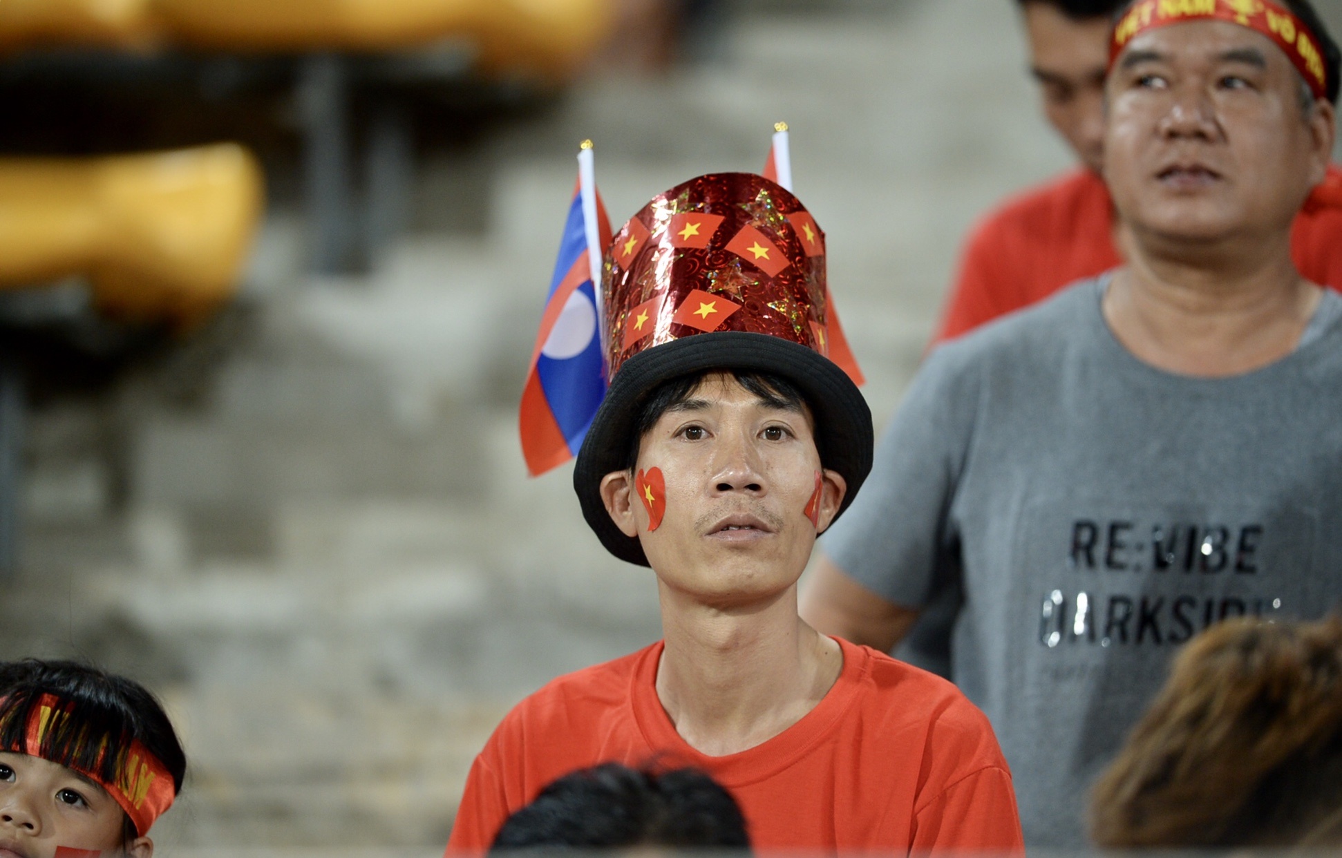 Đội tuyển Việt Nam, AFF Cup 2018, Lào vs Việt Nam, cổ động viên ảnh 3 Doi tuyen Viet Nam, AFF Cup 2018, Lao vs Viet Nam, co dong vien anh 3