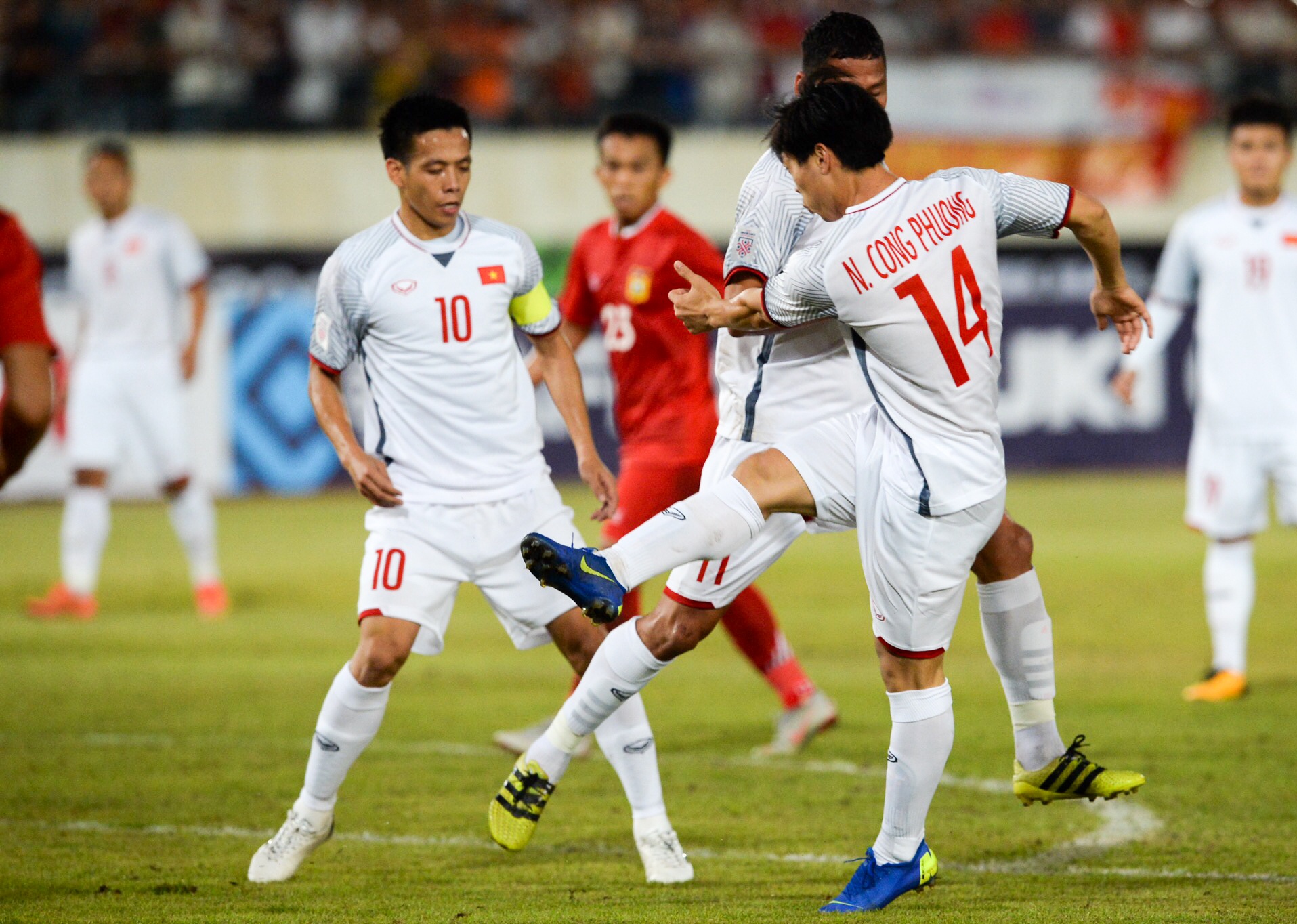 Lào vs Việt Nam, đội tuyển Việt Nam, AFF Cup 2018, Công Phượng ghi bàn ảnh 3 Lao vs Viet Nam, doi tuyen Viet Nam, AFF Cup 2018, Cong Phuong ghi ban anh 3