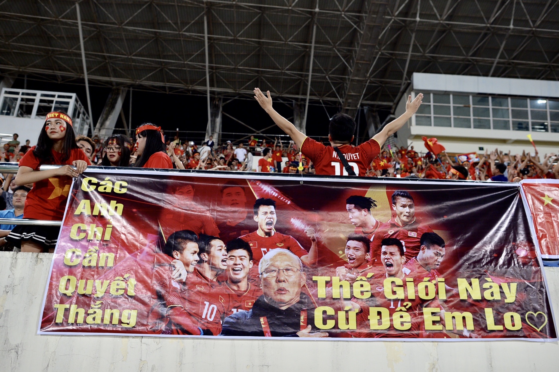 Đội tuyển Việt Nam, AFF Cup 2018, Lào vs Việt Nam, cổ động viên ảnh 8 Doi tuyen Viet Nam, AFF Cup 2018, Lao vs Viet Nam, co dong vien anh 8