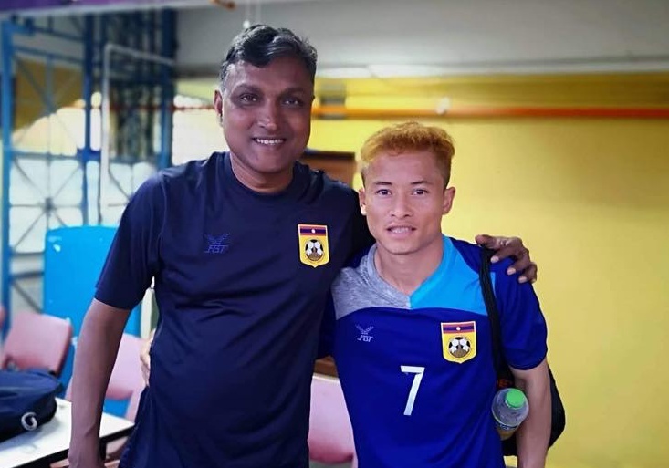 Duoc HLV xoa diu, 'Messi Lao' quyet dinh tiep tuc du AFF Cup hinh anh