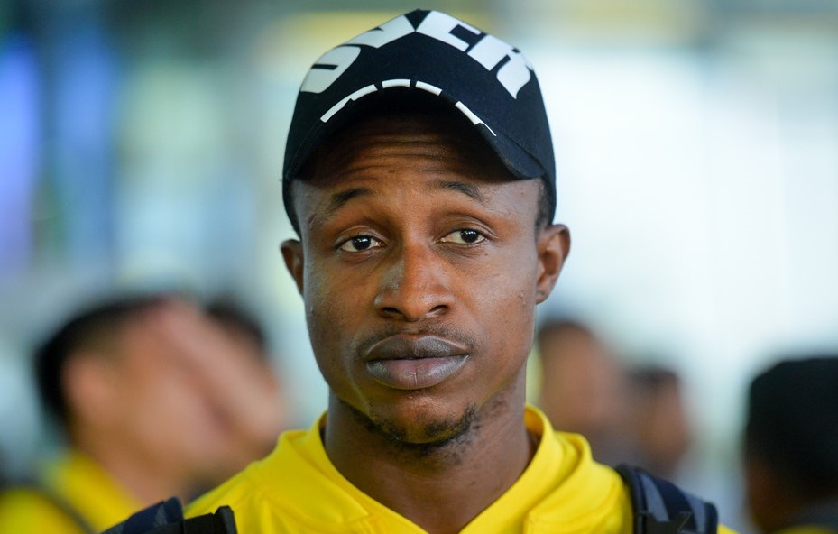 Tien ve nhap tich dinh chan thuong nhe trong buoi tap cua DT Malaysia hinh anh