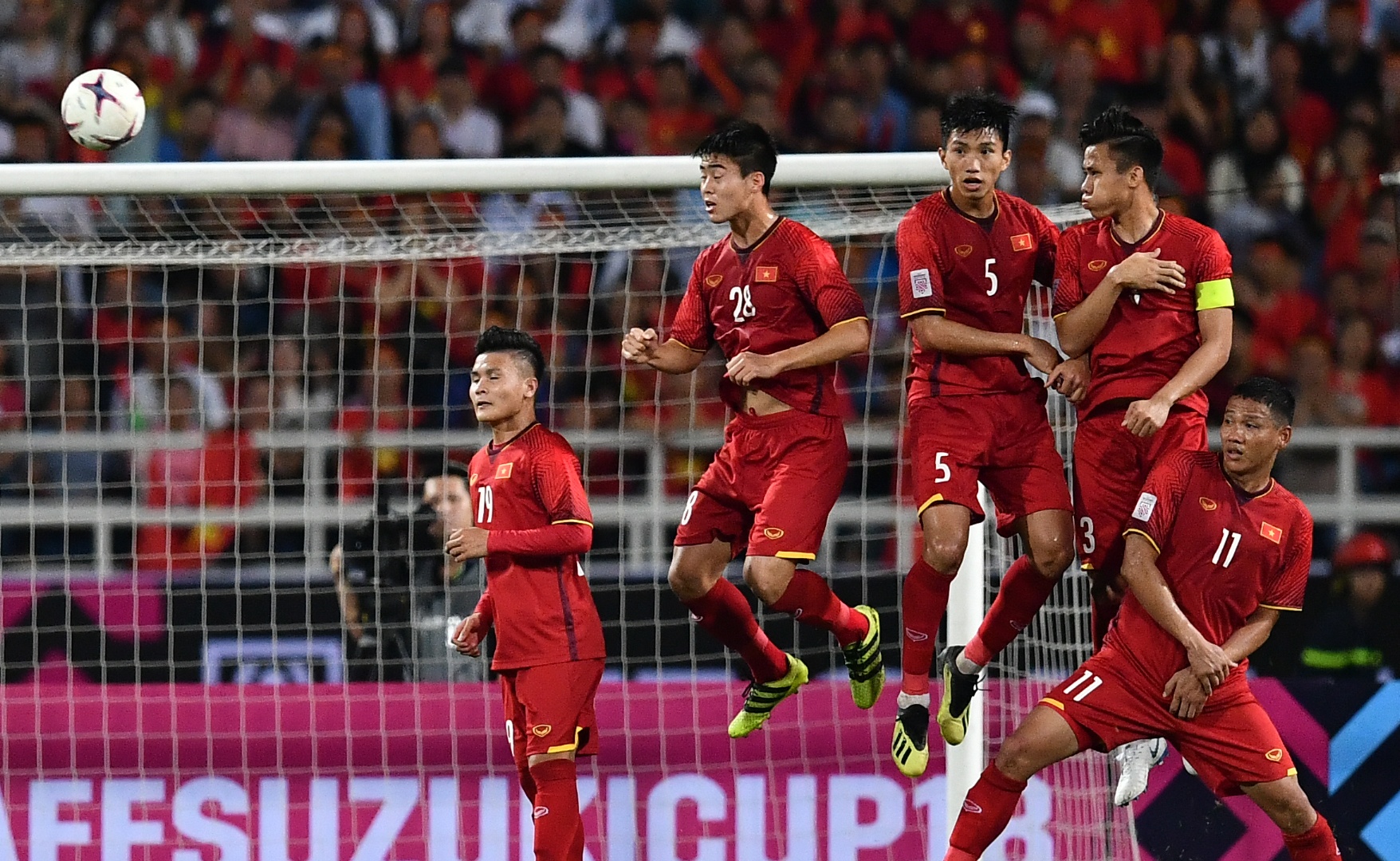 Bao chi chau A: DT Viet Nam thang thuyet phuc khi dau tri voi Malaysia hinh anh