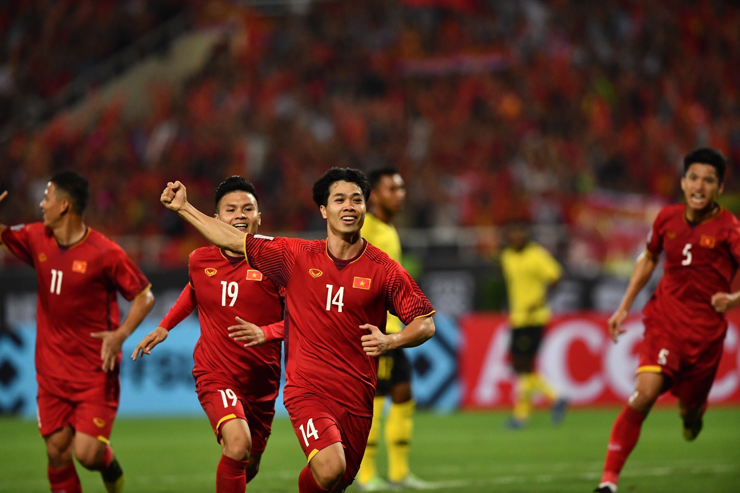 doi tuyen Malaysia,  Cong Phuong,  Quang Hai,  doi tuyen Viet Nam,  AFF Cup anh 1