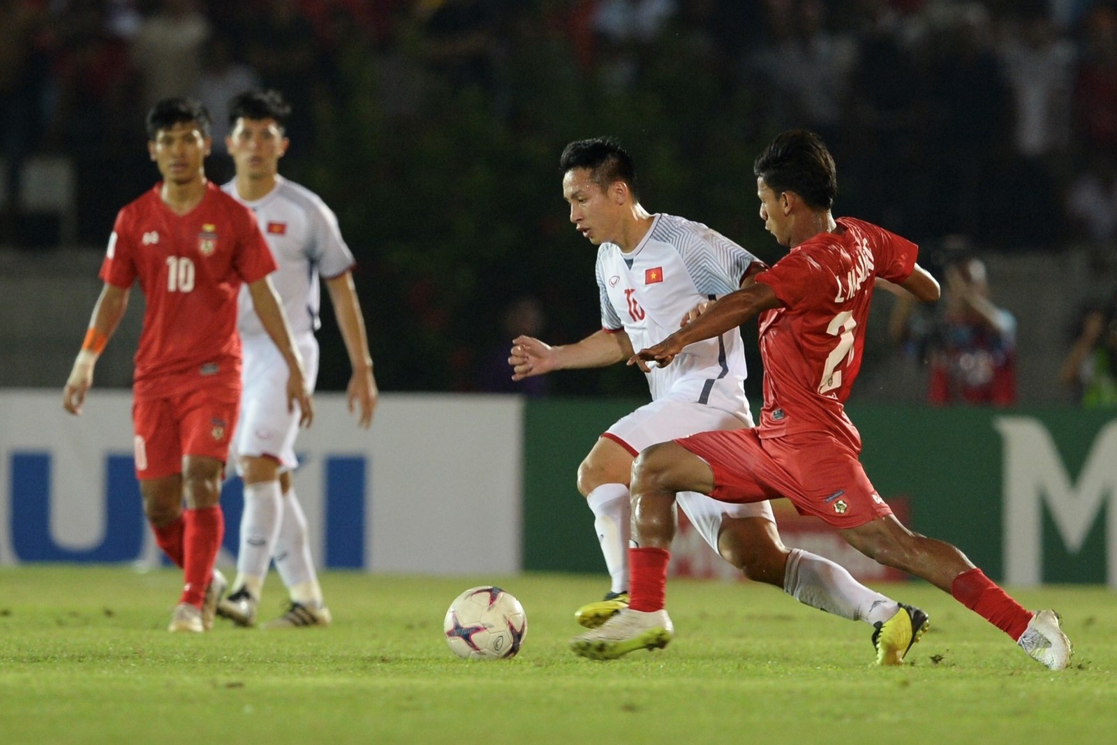 Đội tuyển Việt Nam, Myanmar vs Việt Nam, AFF Cup 2018, Văn Toàn ảnh 5 Doi tuyen Viet Nam, Myanmar vs Viet Nam, AFF Cup 2018, Van Toan anh 5