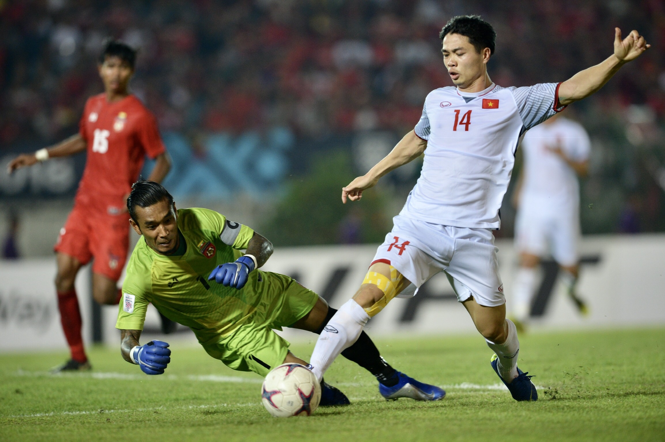 Đội tuyển Việt Nam, Myanmar vs Việt Nam, AFF Cup 2018, Văn Toàn ảnh 6 Doi tuyen Viet Nam, Myanmar vs Viet Nam, AFF Cup 2018, Van Toan anh 6