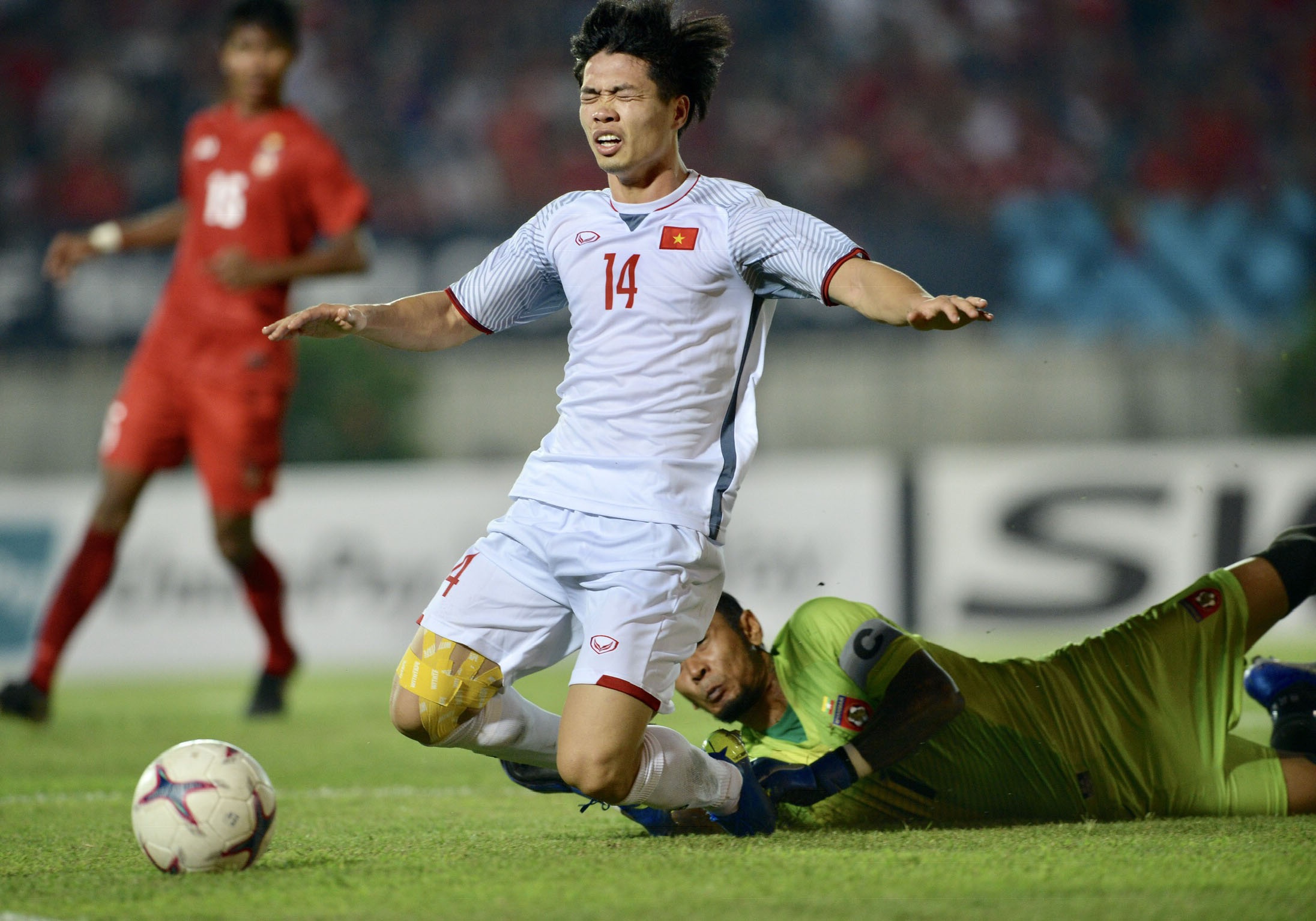 Myanmar da lam the nao de ngan chan cau thu Viet Nam ghi ban? hinh anh