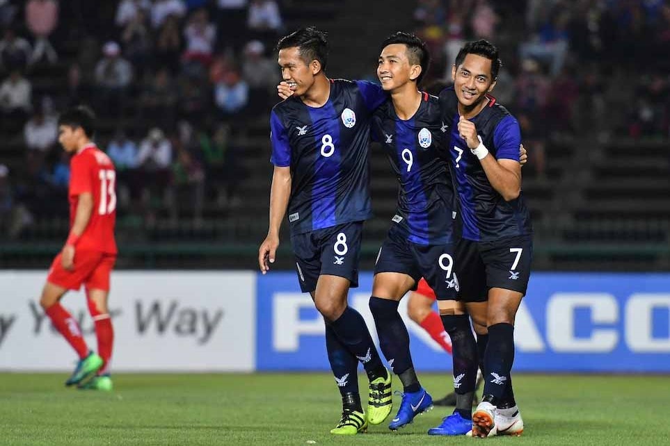 Tuyen Viet Nam khong nen coi thuong Campuchia cua Keisuke Honda hinh anh