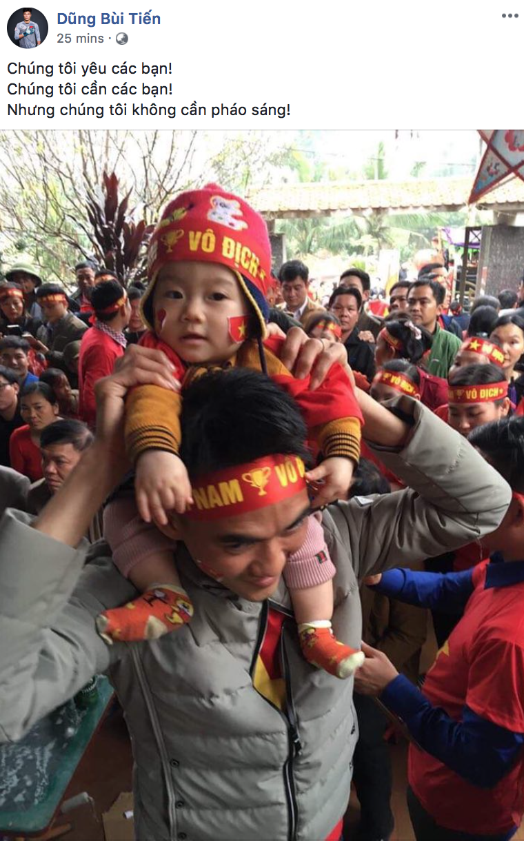 thu mon Bui Tien Dung,  Ha Duc Chinh,  dot phao sang,  AFF Cup anh 1