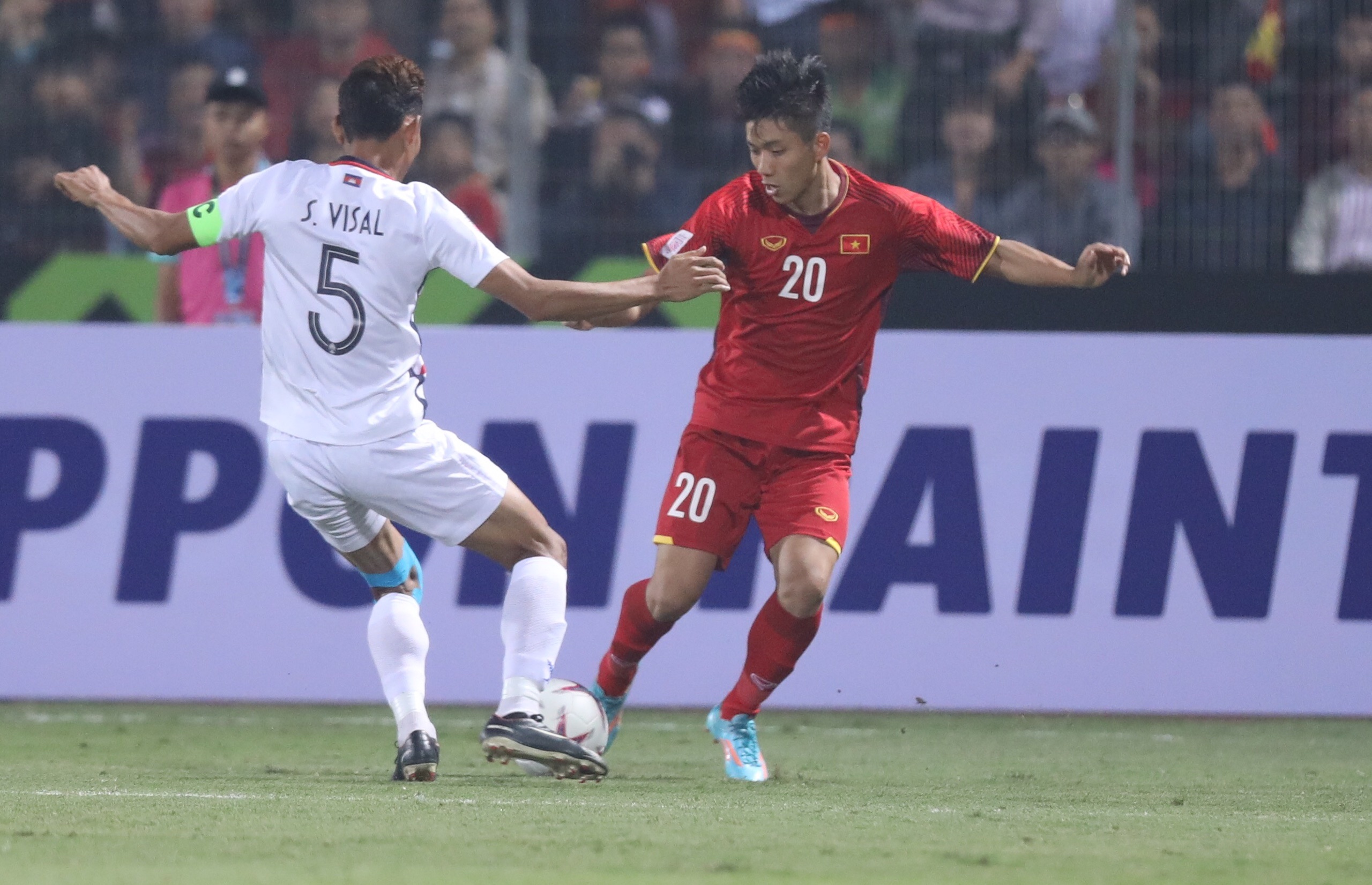 Đội tuyển Việt Nam, AFF Cup 2018, Việt Nam vs Campuchia, Quang Hải ghi bàn ảnh 1 Doi tuyen Viet Nam, AFF Cup 2018, Viet Nam vs Campuchia, Quang Hai ghi ban anh 1