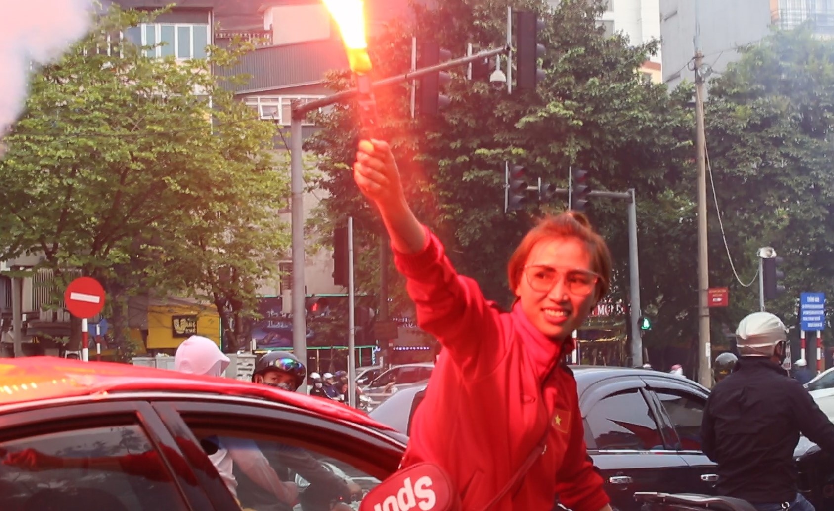 Co dong vien dot phao sang, 'tiep lua' cho tuyen Viet Nam hinh anh