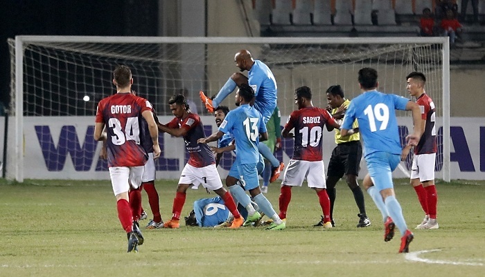 cầu thủ xô xát,  cầu thủ đánh nhau,  4 thẻ đỏ ảnh 1 cau thu xo xat,  cau thu danh nhau,  4 the do anh 1