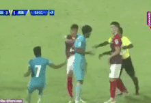 Cac cau thu dam lien hoan khien mot nguoi nhap vien o Bangladesh hinh anh