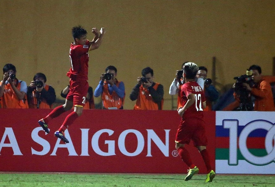 Đội tuyển Việt Nam, AFF Cup 2018, Việt Nam vs Campuchia, Quang Hải ghi bàn ảnh 2 Doi tuyen Viet Nam, AFF Cup 2018, Viet Nam vs Campuchia, Quang Hai ghi ban anh 2