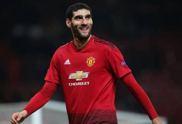 Fellaini giup MU vao vong knock-out Champions League hinh anh