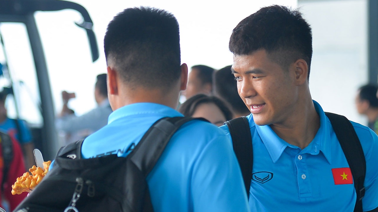 Tuyen Viet Nam gap rac roi ngay khi den Philippines hinh anh