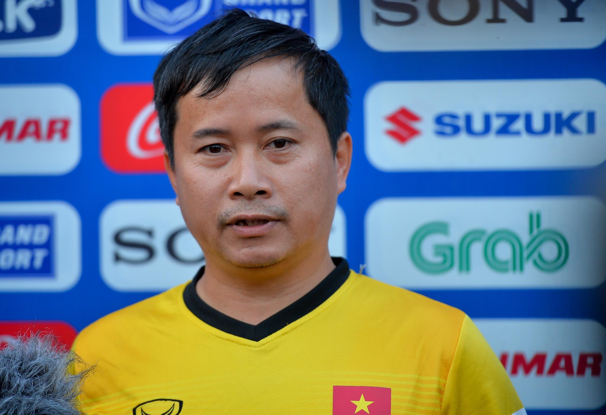 Van Toan chan thuong,  bac si,  doi tuyen Viet Nam,  Viet Nam vs Philippines anh 1