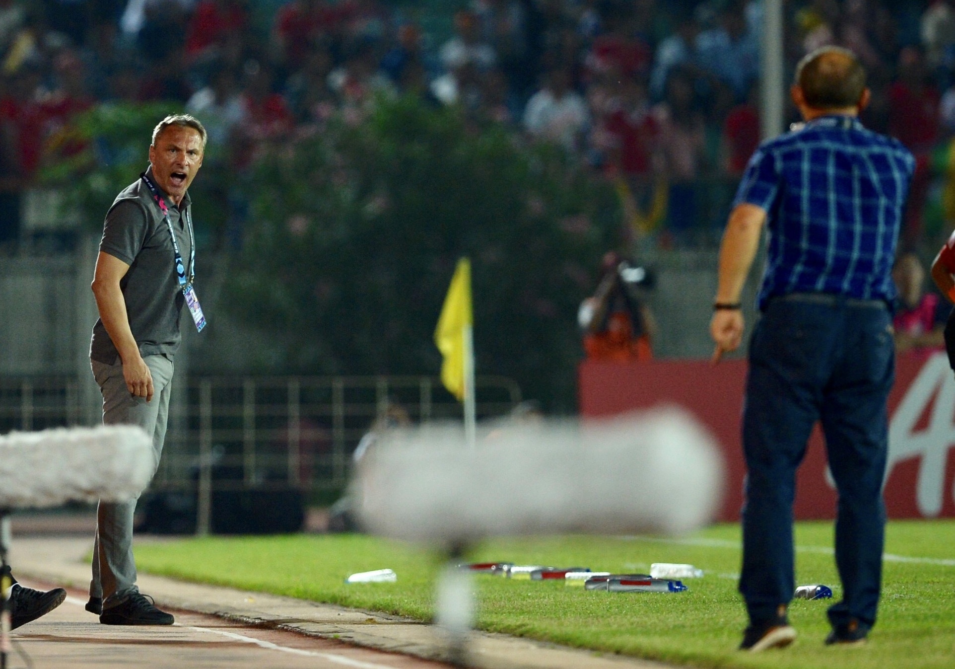 Park Hang-seo từ chối bắt tay, Văn Toàn việt vị, AFF Cup, đội tuyển Việt Nam ảnh 2 Park Hang-seo tu choi bat tay, Van Toan viet vi, AFF Cup, doi tuyen Viet Nam anh 2