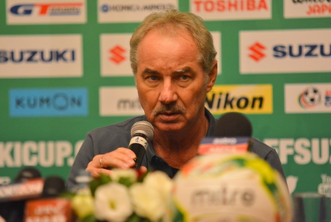 HLV Alfred Riedl,  doi tuyen Thai Lan,  AFF Cup,  doi tuyen Viet Nam anh 1