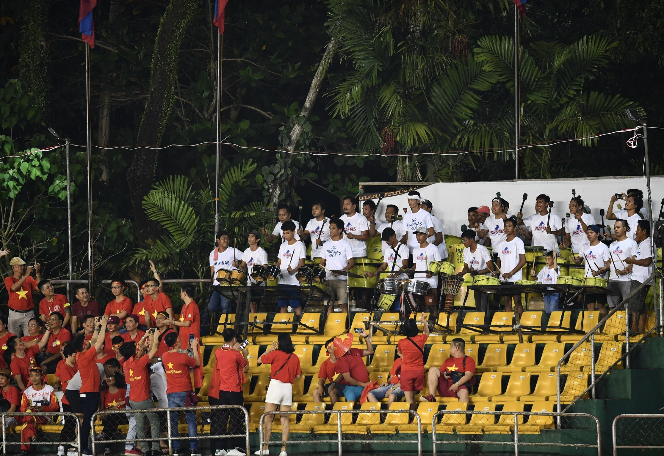 đội tuyển Việt Nam, CĐV, AFF Cup, Philippines ảnh 2 doi tuyen Viet Nam, CDV, AFF Cup, Philippines anh 2