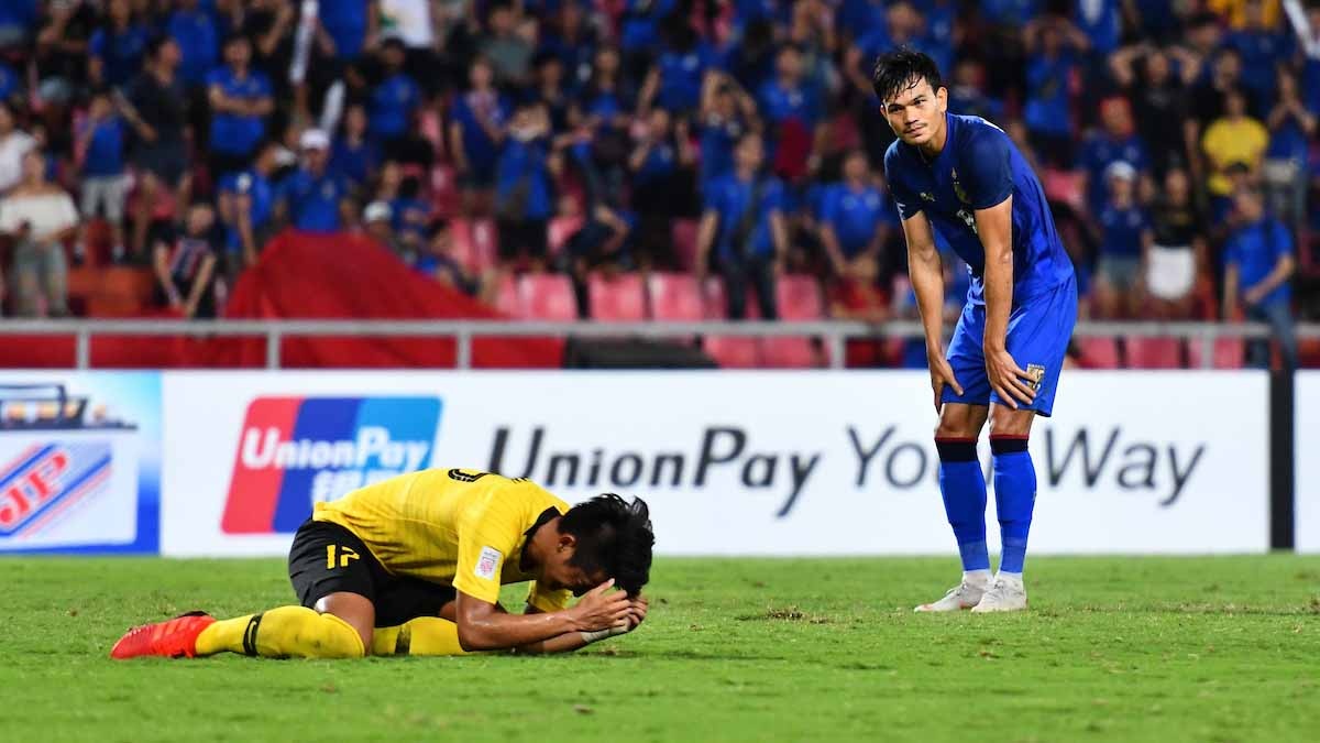 Adisak Kraisorn,  doi tuyen Thai Lan,  ban ket AFF Cup,  Malaysia anh 1