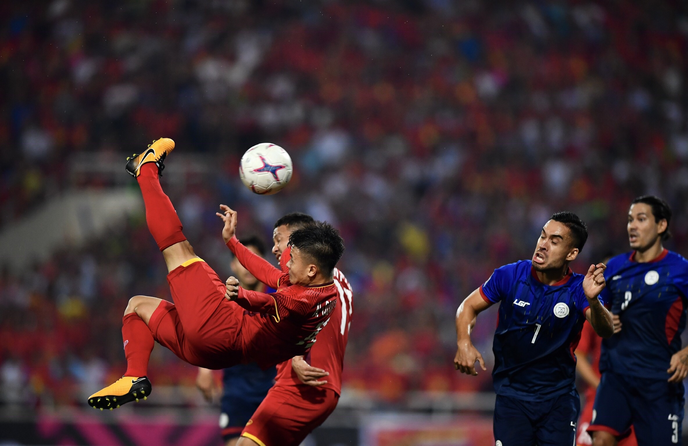 Quang Hai,  doi tuyen Viet Nam,  Philippines,  AFF Cup anh 2