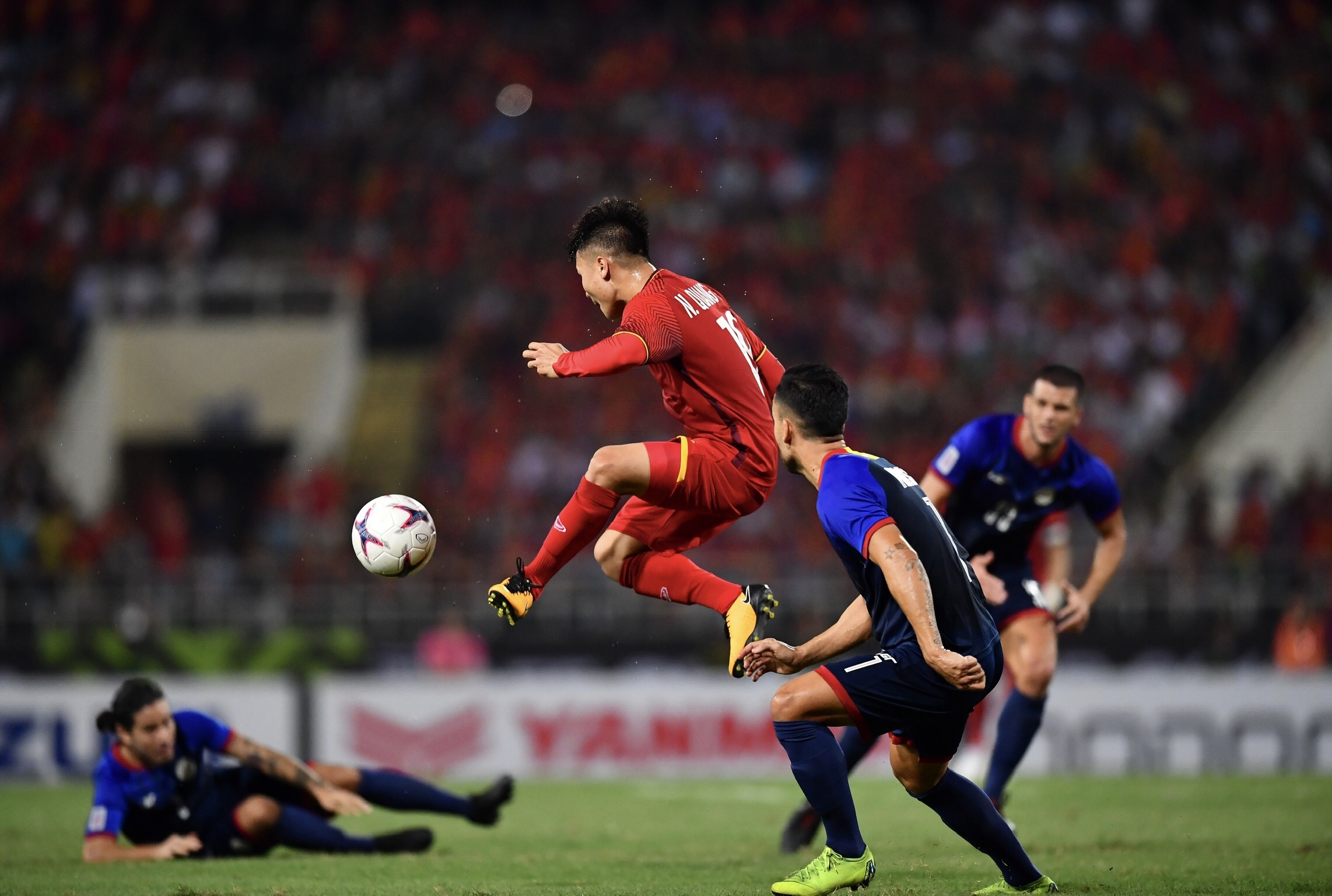 Quang Hai,  doi tuyen Viet Nam,  Philippines,  AFF Cup anh 1