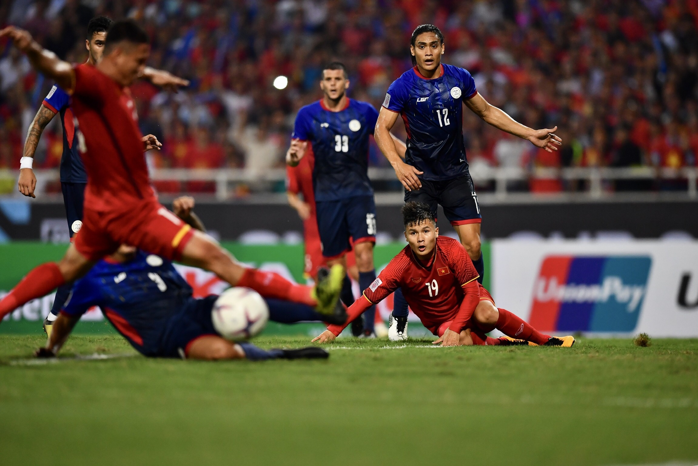 Quang Hai,  doi tuyen Viet Nam,  Philippines,  AFF Cup anh 5