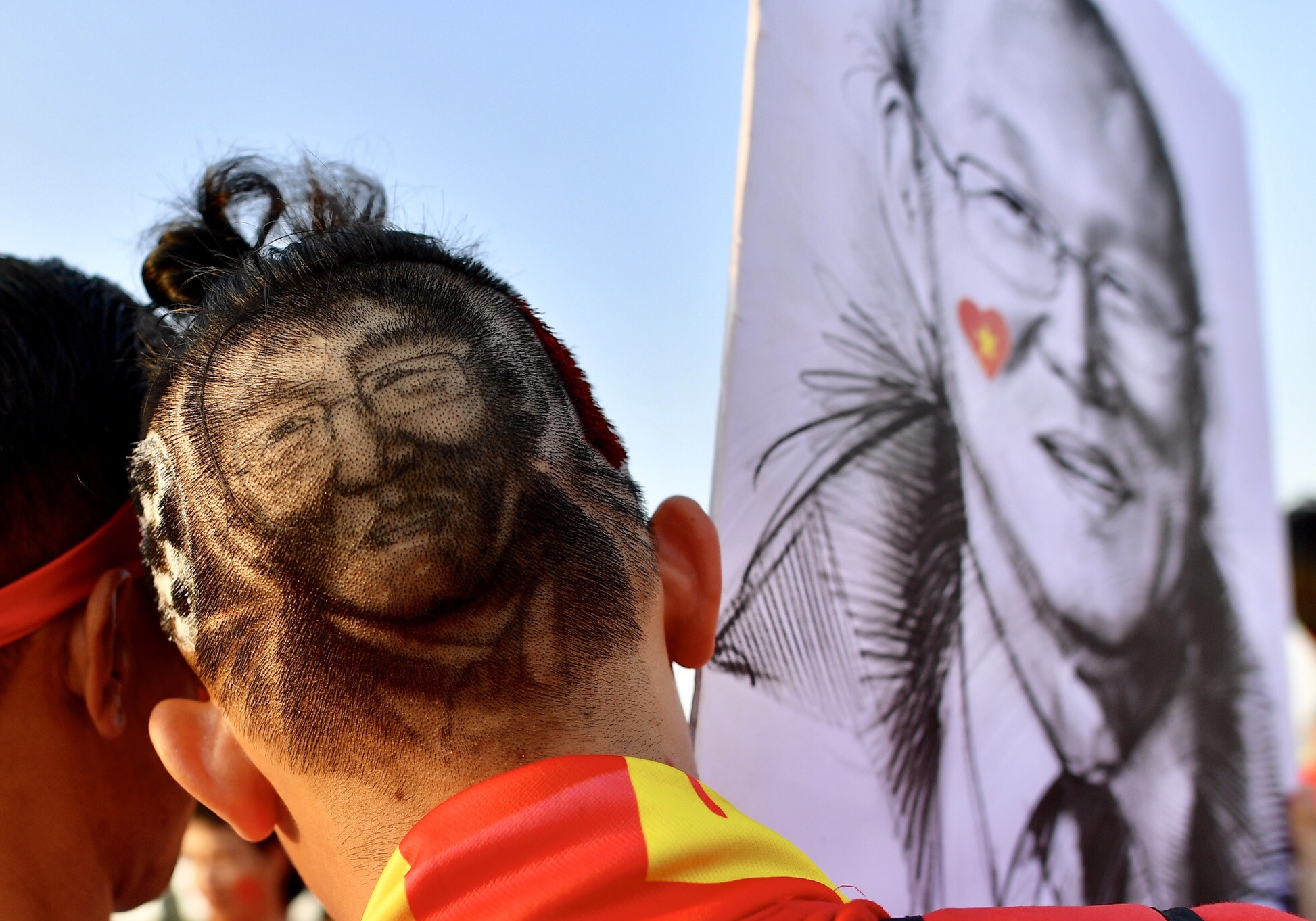 CDV gay an tuong voi mai toc theo khuon mat HLV Park Hang-seo hinh anh