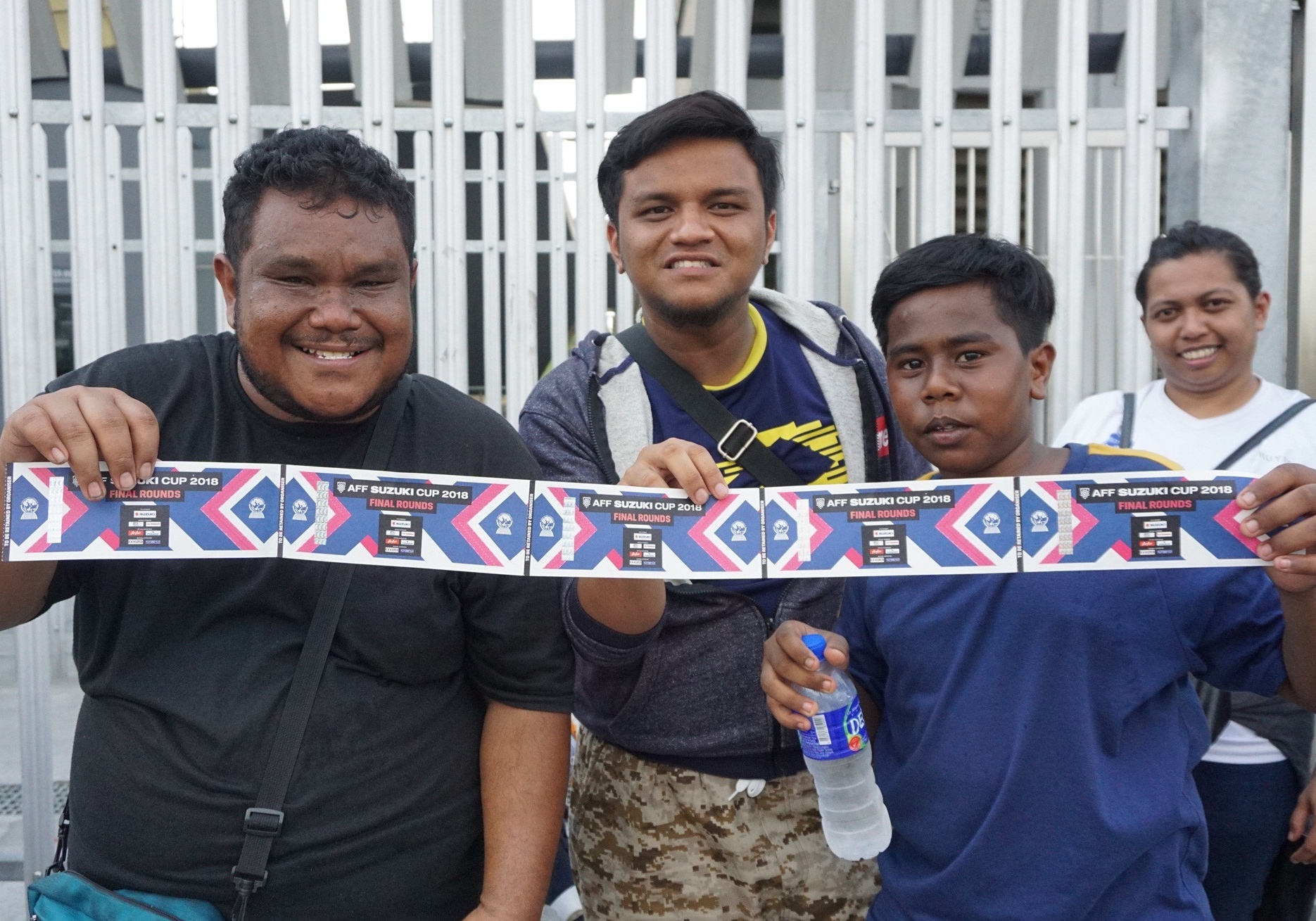 CDV mua ve nao loan, Malaysia du kien chuyen sang ban 100% online hinh anh