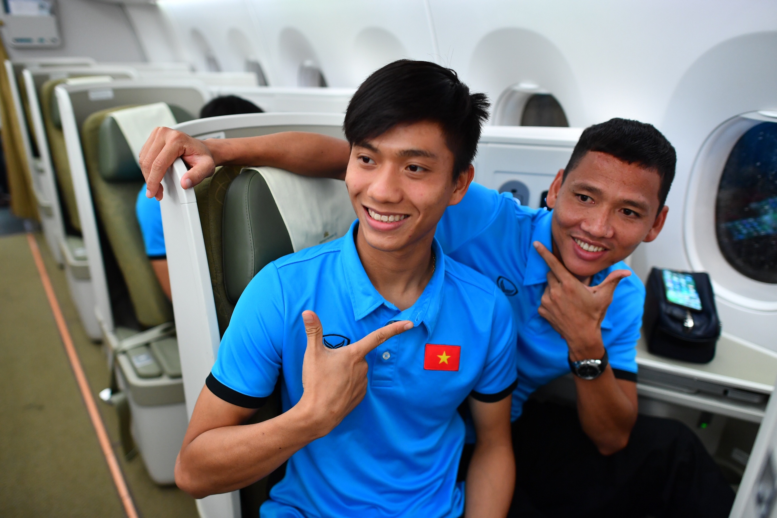 đội tuyển Việt Nam, HLV Park Hang-seo, Hà Đức Chinh, sân bay ảnh 15 doi tuyen Viet Nam, HLV Park Hang-seo, Ha Duc Chinh, san bay anh 15