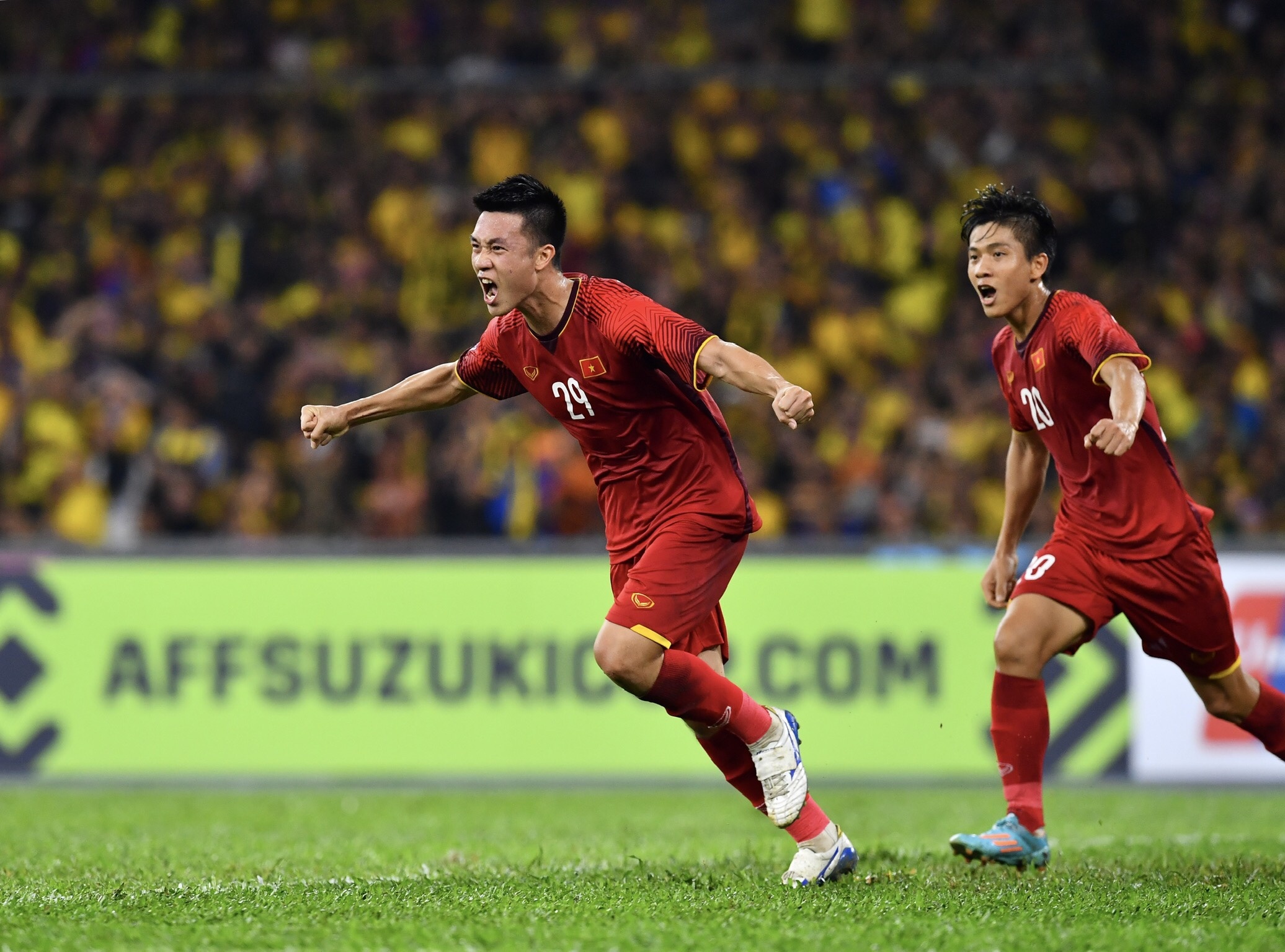 bạn gái Huy Hùng, Thùy Dương, đội tuyển Việt Nam, Malaysia, AFF Cup 2018 ảnh 2 ban gai Huy Hung, Thuy Duong, doi tuyen Viet Nam, Malaysia, AFF Cup 2018 anh 2