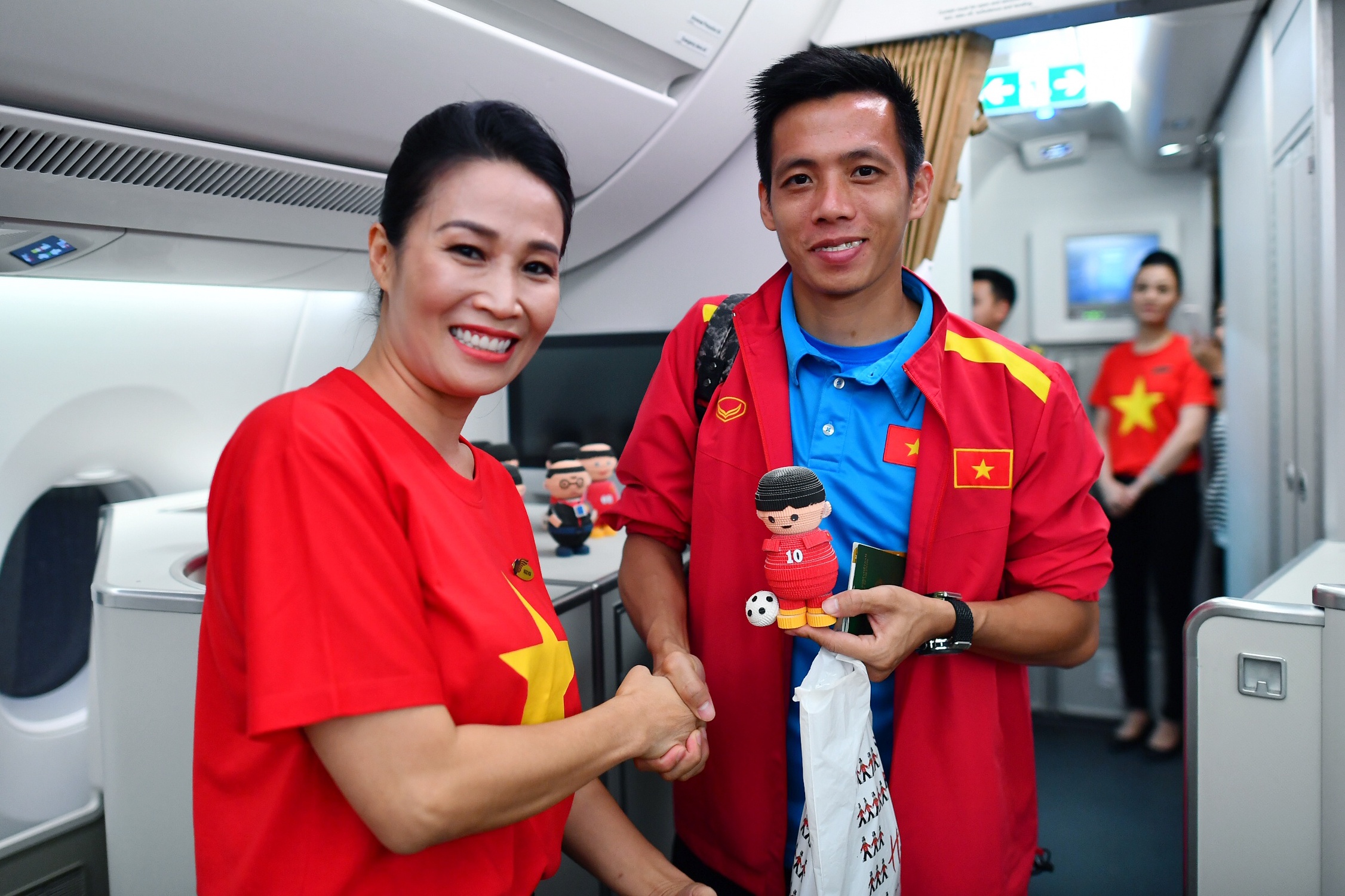 đội tuyển Việt Nam, HLV Park Hang-seo, Hà Đức Chinh, sân bay ảnh 9 doi tuyen Viet Nam, HLV Park Hang-seo, Ha Duc Chinh, san bay anh 9