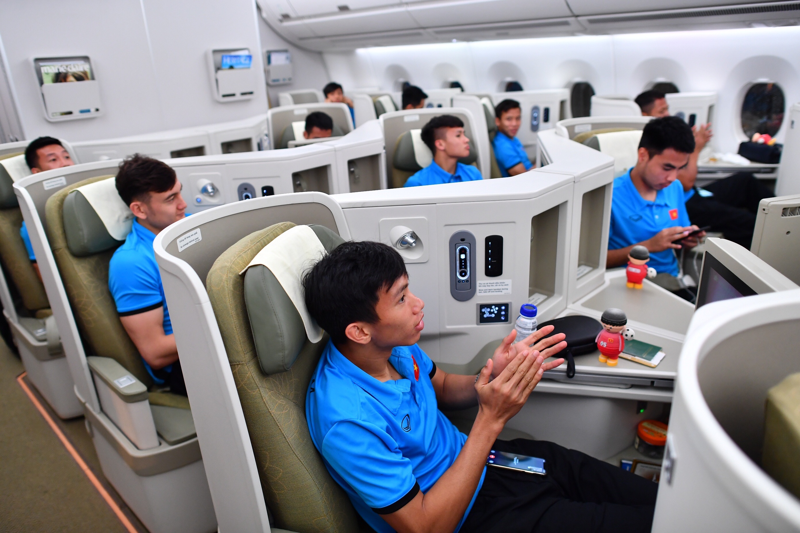 đội tuyển Việt Nam, HLV Park Hang-seo, Hà Đức Chinh, sân bay ảnh 5 doi tuyen Viet Nam, HLV Park Hang-seo, Ha Duc Chinh, san bay anh 5