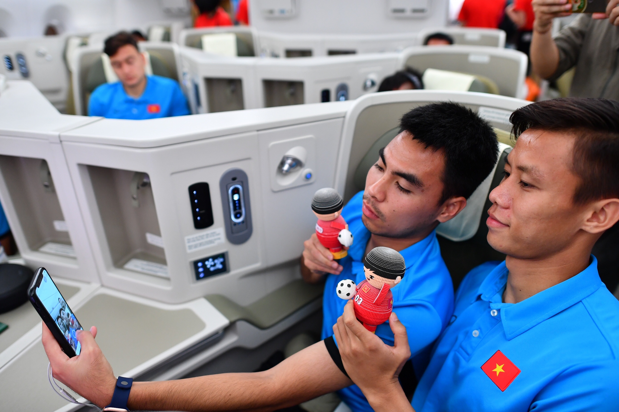 đội tuyển Việt Nam, HLV Park Hang-seo, Hà Đức Chinh, sân bay ảnh 12 doi tuyen Viet Nam, HLV Park Hang-seo, Ha Duc Chinh, san bay anh 12