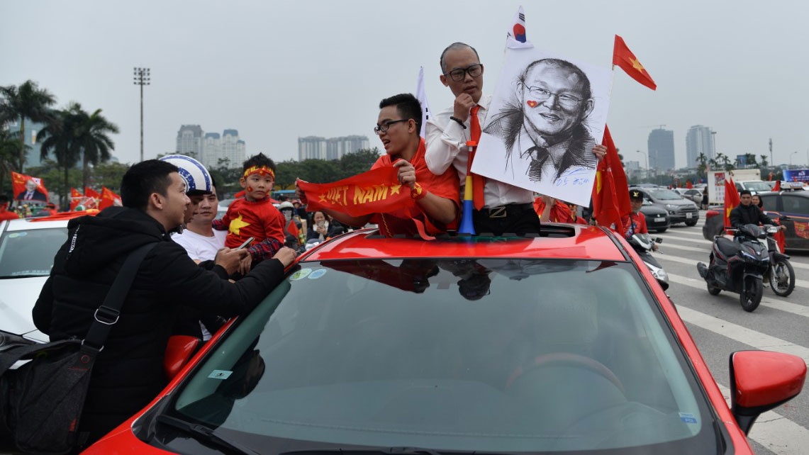 Khong khi soi dong tai san My Dinh truoc tran Viet Nam gap Malaysia hinh anh