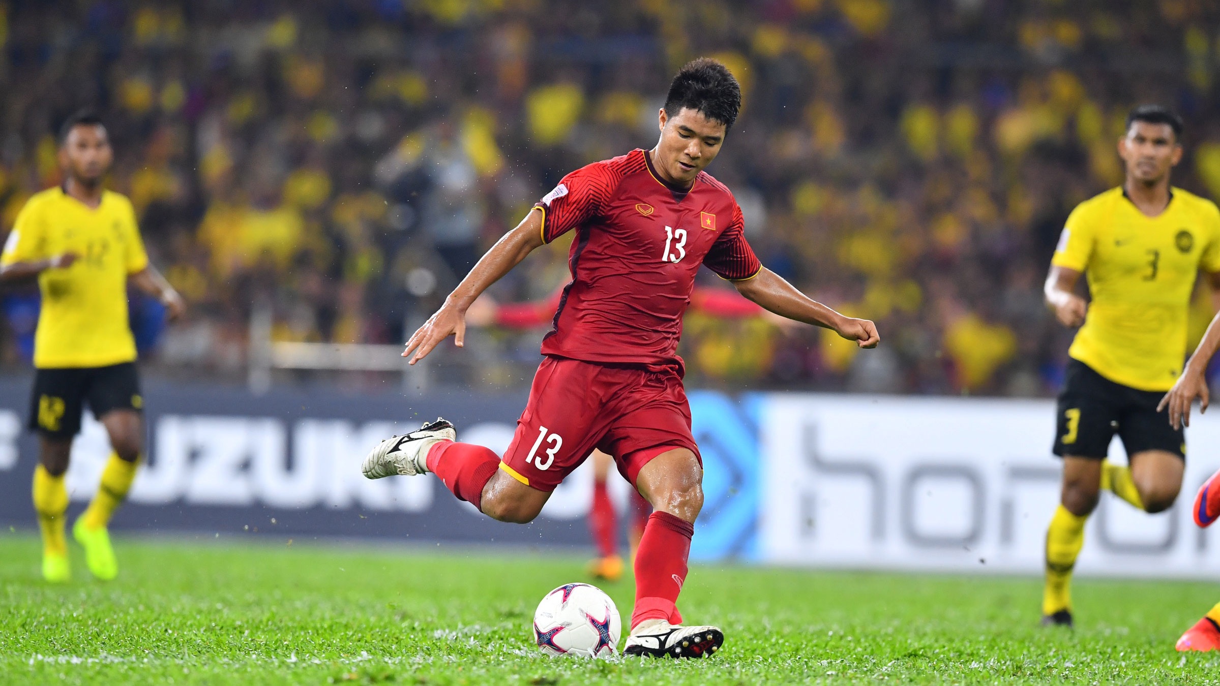 Hung Dung tro lai da cap voi Huy Hung, Duc Chinh du bi hinh anh