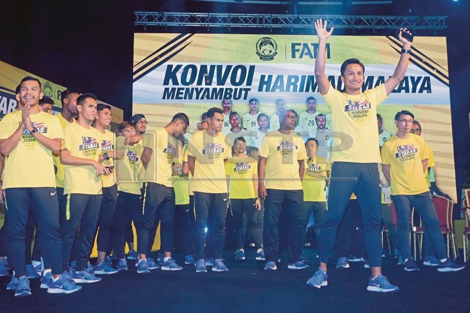 đội tuyển Malaysia về nước, đội tuyển Việt Nam, AFF Cup ảnh 2 doi tuyen Malaysia ve nuoc, doi tuyen Viet Nam, AFF Cup anh 2