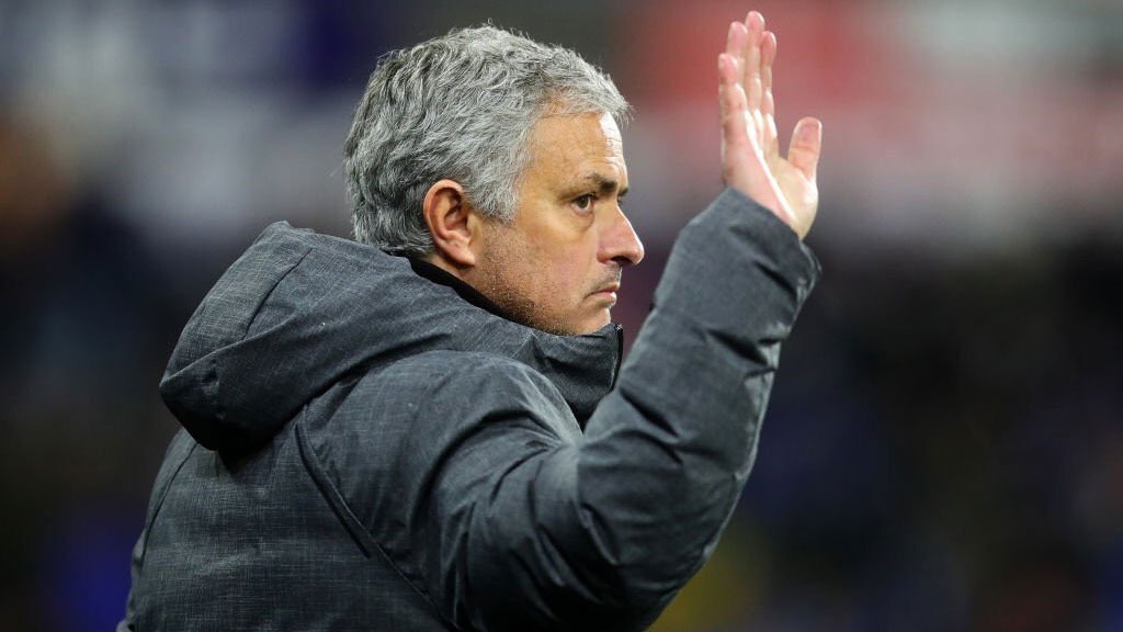 Manchester United sa thai HLV Jose Mourinho hinh anh