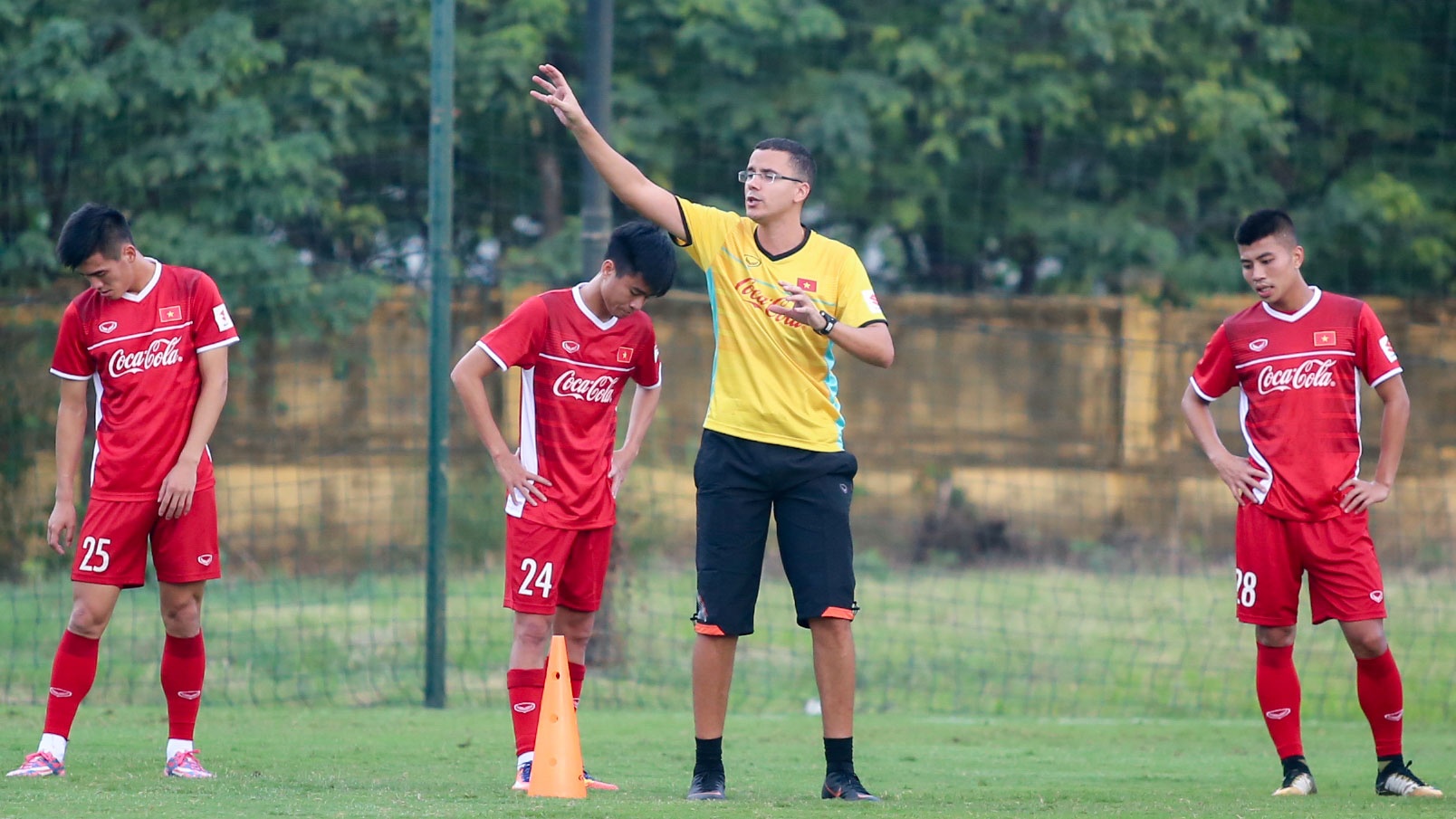 Quang Hai vang mat trong buoi tap tuyen Viet Nam don HLV the luc moi hinh anh