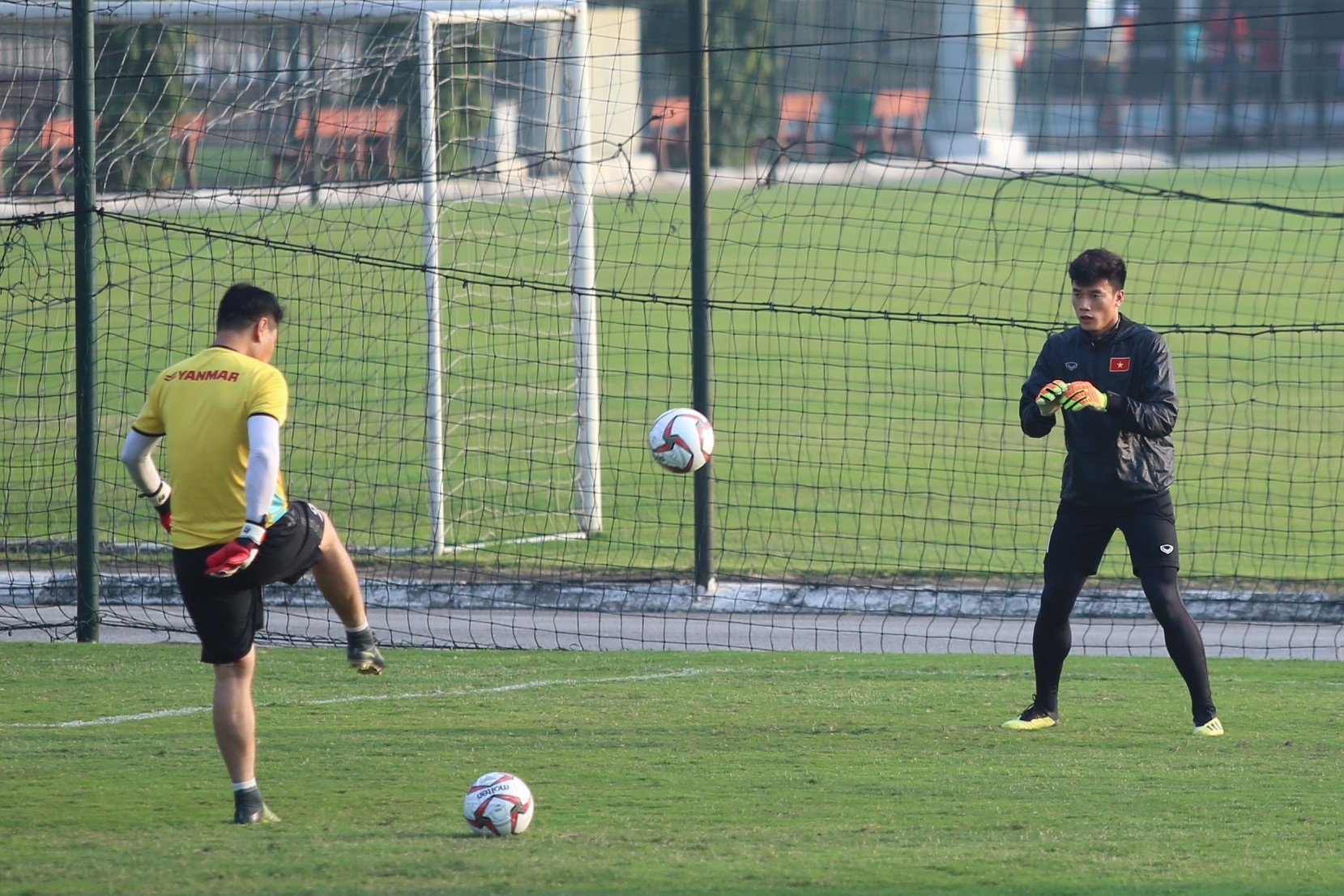 Bui Tien Dung tap nhe, co the bat chinh tran gap CHDCND Trieu Tien hinh anh