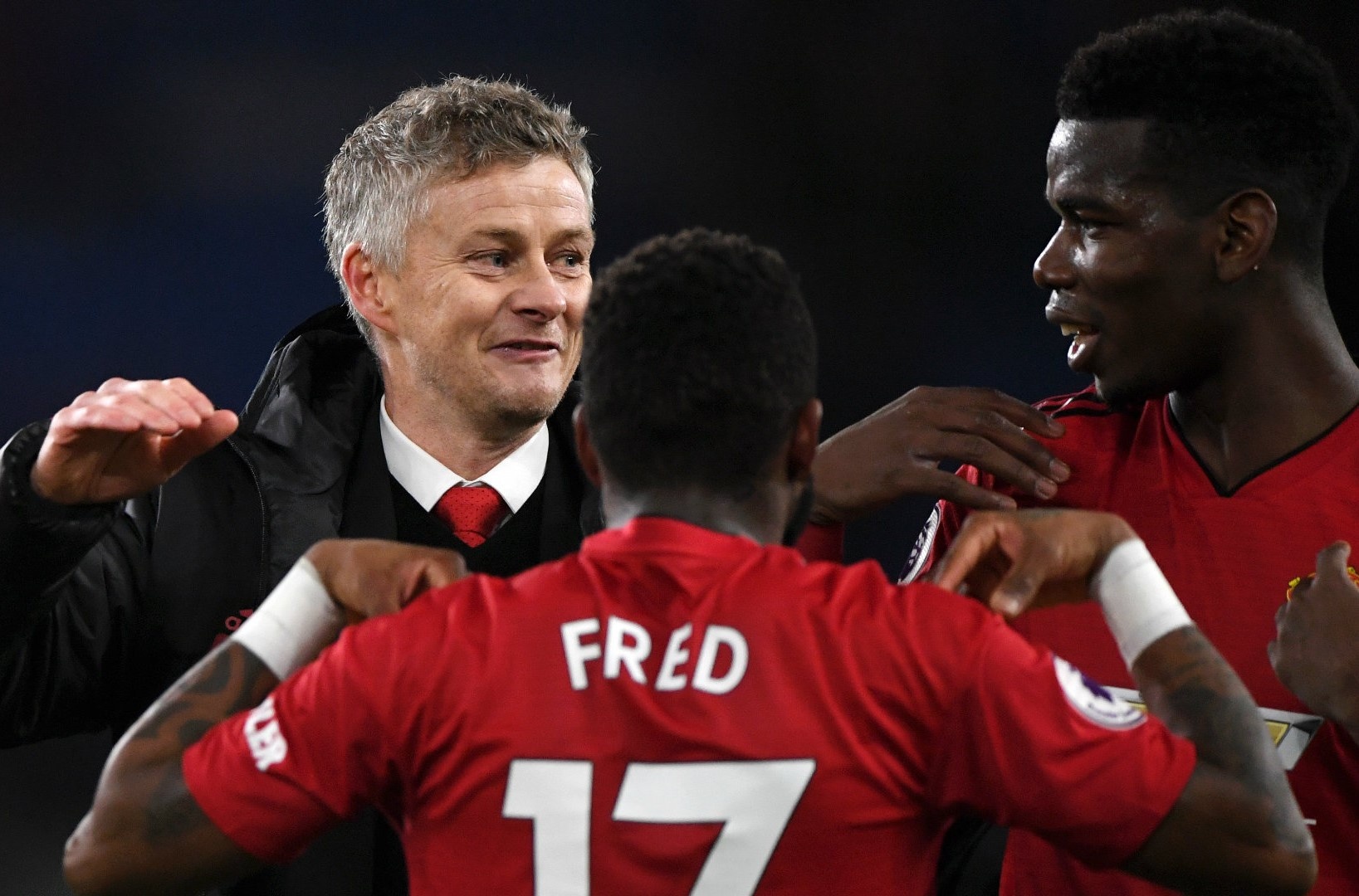 HLV Solskjaer: 'Chung toi dang tim cach xay dung MU quanh Pogba' hinh anh