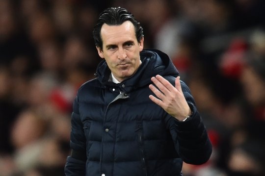 HLV Emery dap tra nguoi ham mo Arsenal sau khi bi la o hinh anh