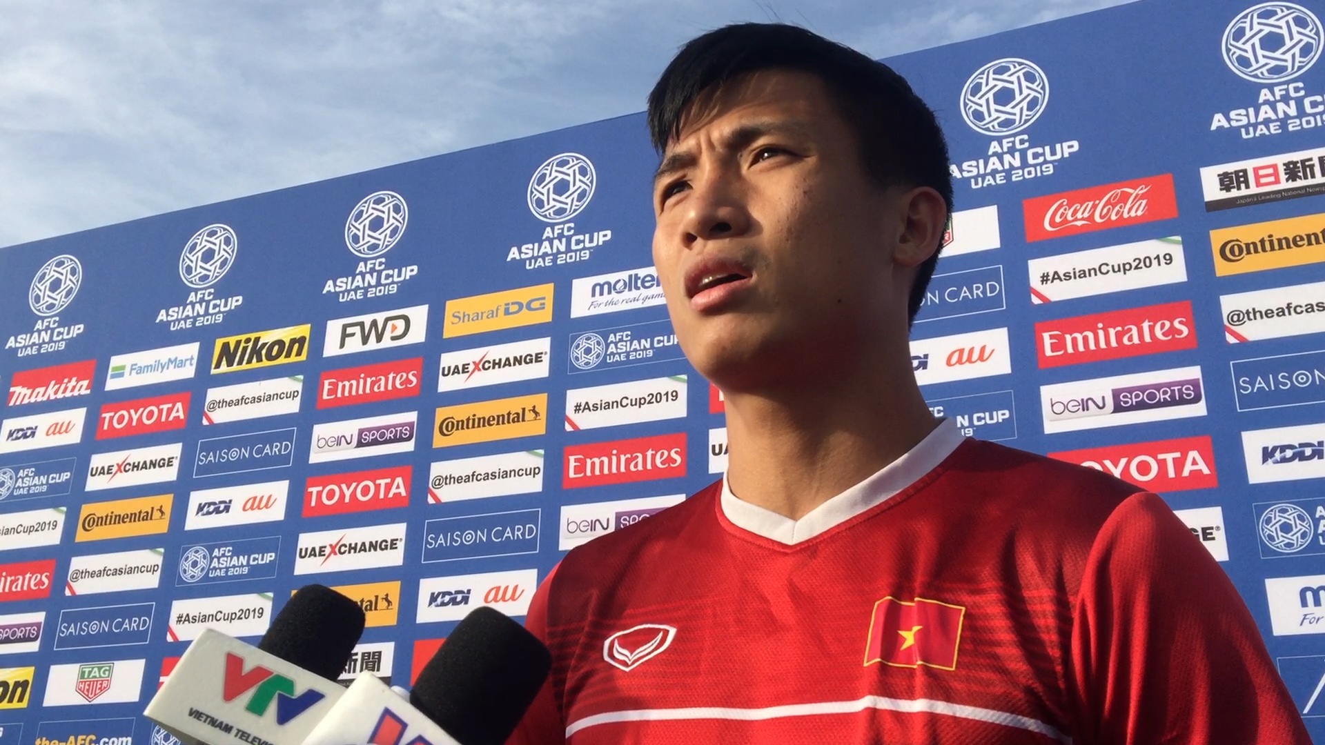 Bui Tien Dung: ‘Toan doi phan tich Yemen de tim diem yeu cua doi thu' hinh anh