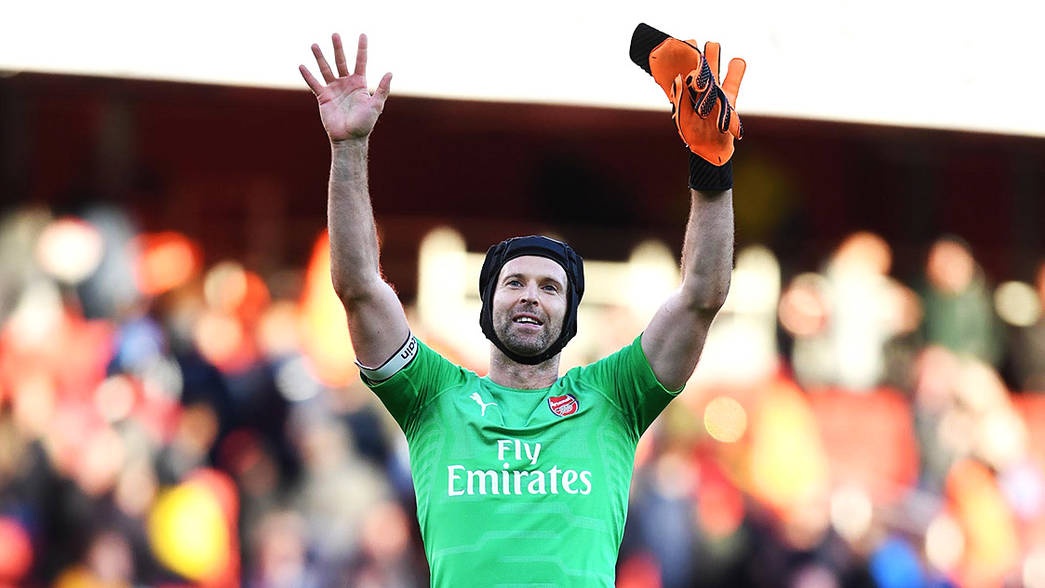 Petr Cech tuyen bo giai nghe vao cuoi mua giai hinh anh