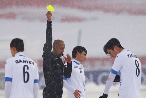 trong tai Ahmed Al-Kaf,  Oman,  doi tuyen Viet Nam,  Yemen,  Asian Cup anh 2