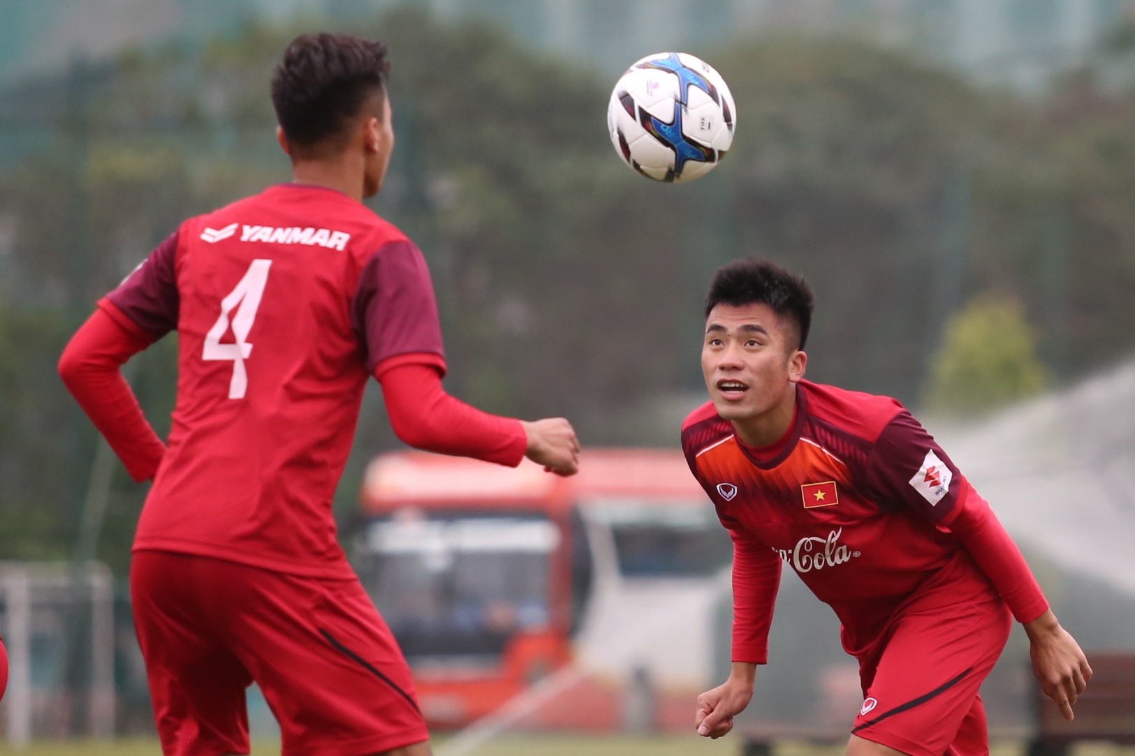 Tuyen U22 Viet Nam dua nhau trong tro choi chuyen bong o buoi tap hinh anh