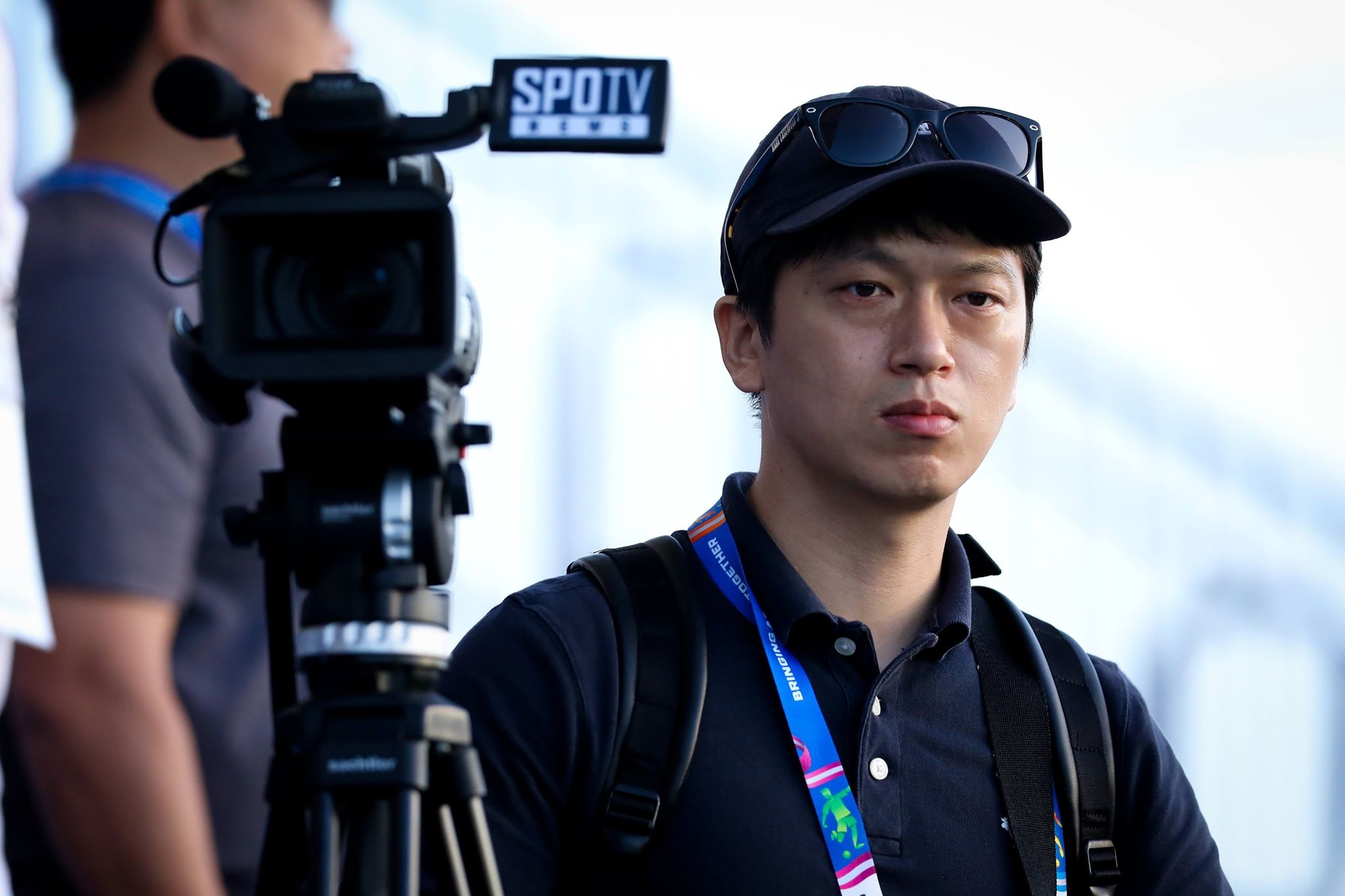 Phong vien Han Quoc theo doi buoi tap cua tuyen Viet Nam hinh anh