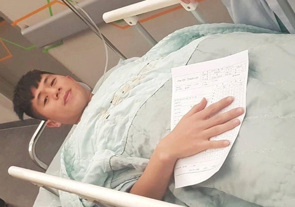 Dinh Trong chia se hinh anh xem tran dau cua Viet Nam trong benh vien hinh anh